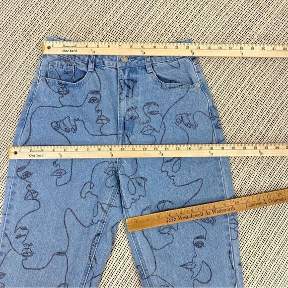 Missguided Faces Line Art Print High Rise Tapered Mom Jeans Blue 4P Petite - Picture 11 of 13
